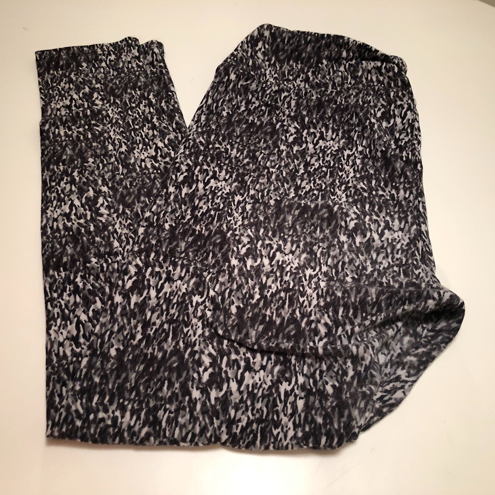 LULAROE - Black/White Pattern Leggings -TC